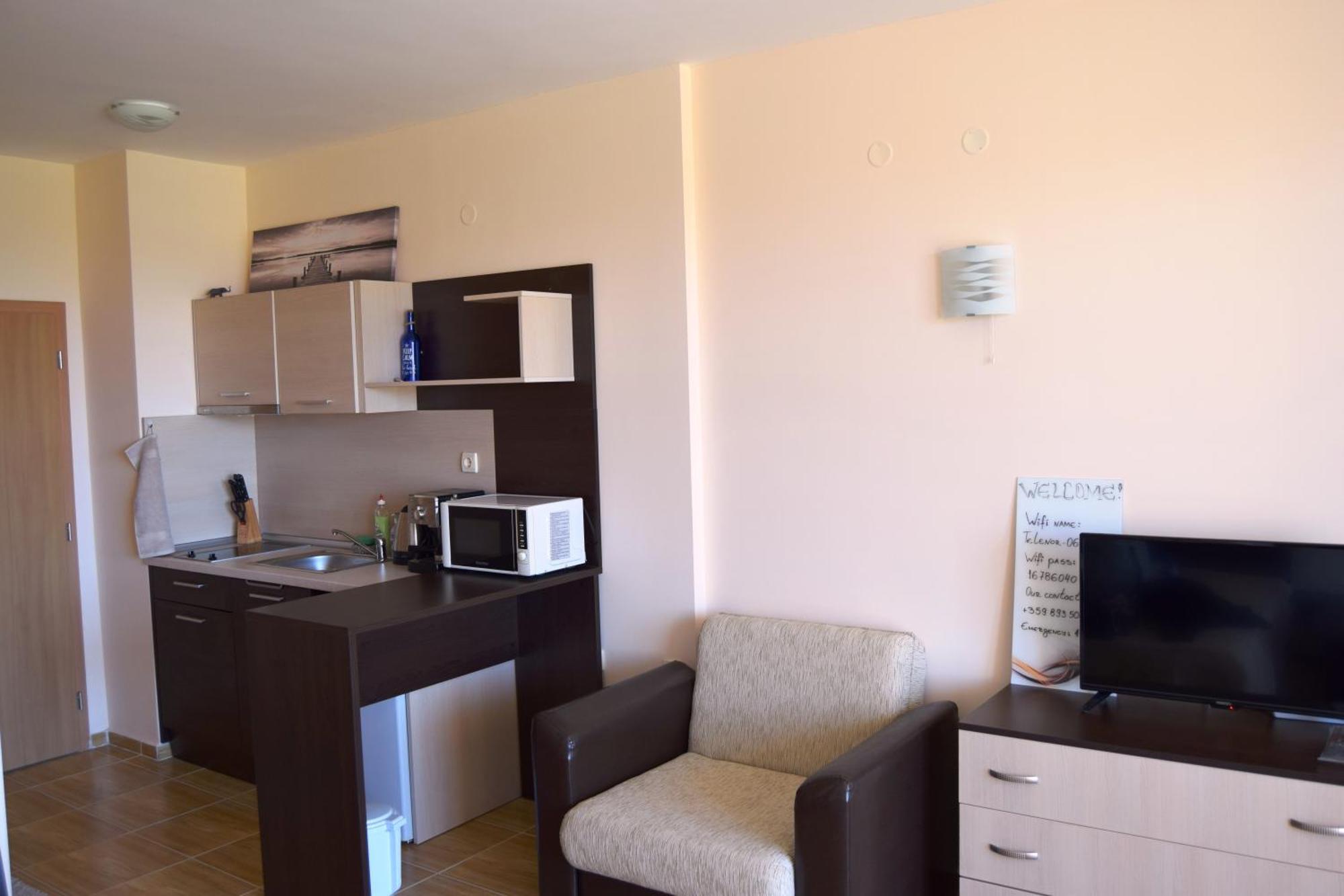 Bright Studio With Parking & Pool Sveti Vlas Exterior photo