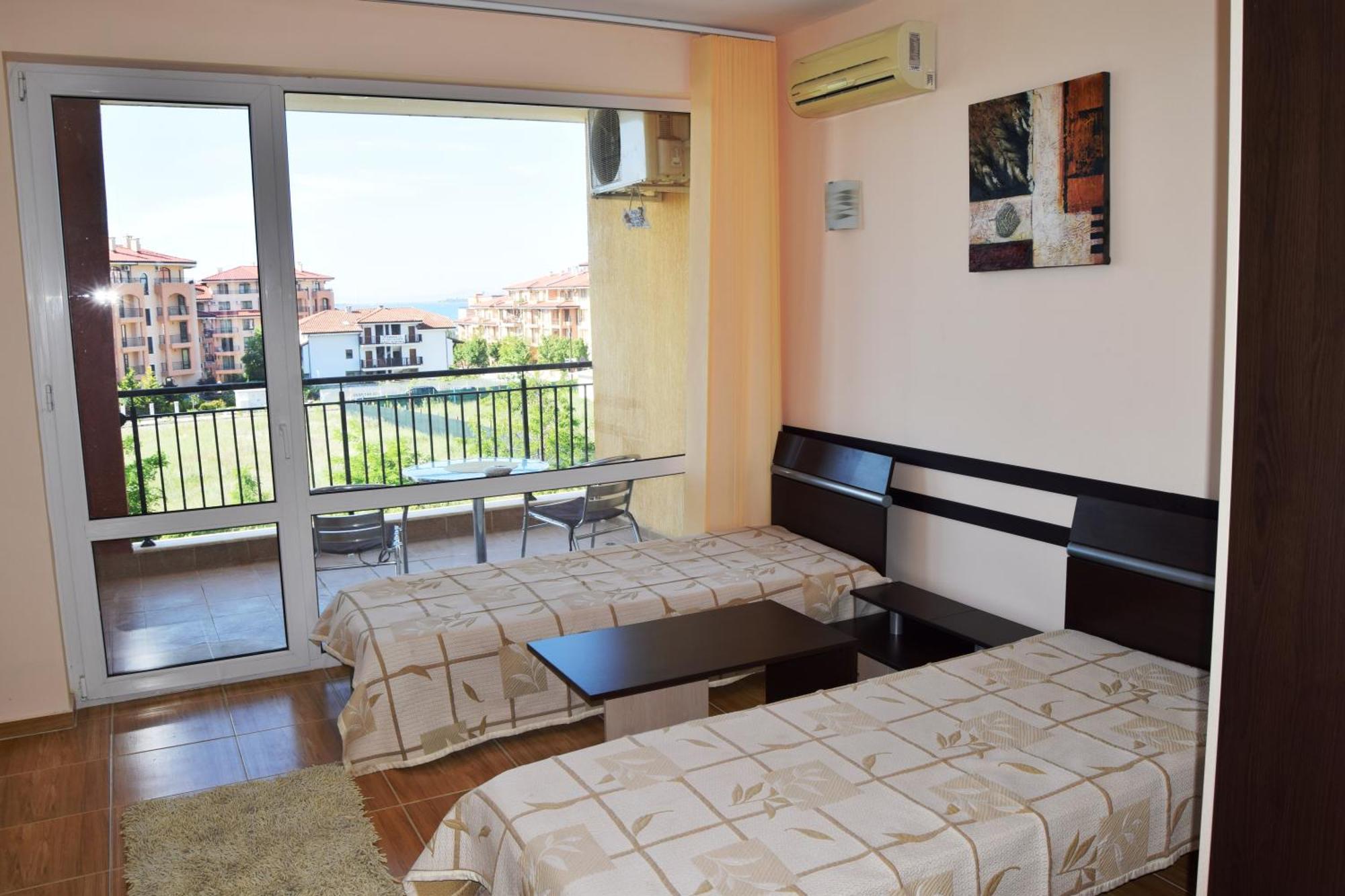 Bright Studio With Parking & Pool Sveti Vlas Exterior photo
